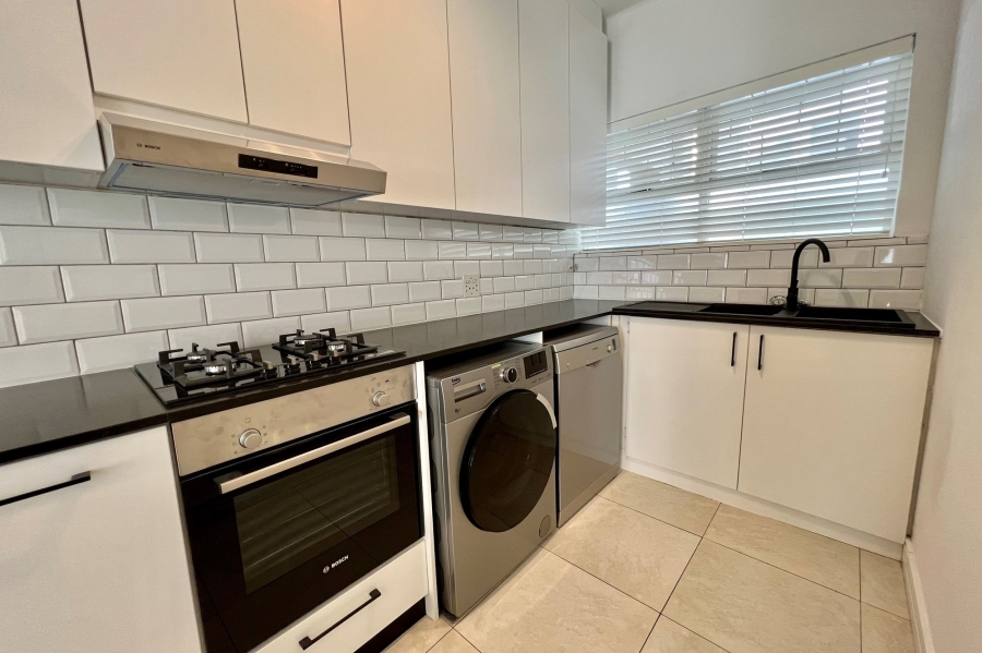 1 Bedroom Property for Sale in Sea Point Western Cape